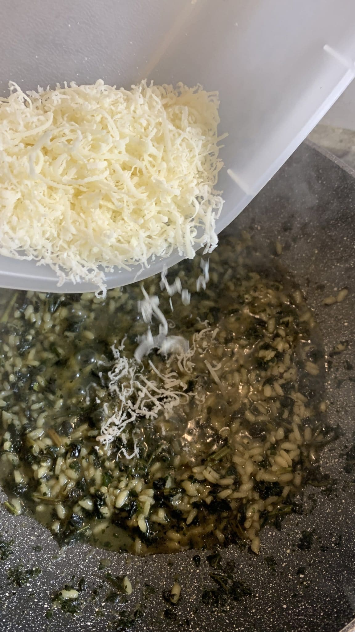 mantecare risotto ortica 